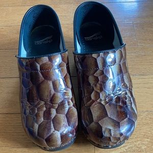 Dansko tigers eye almandine size 39